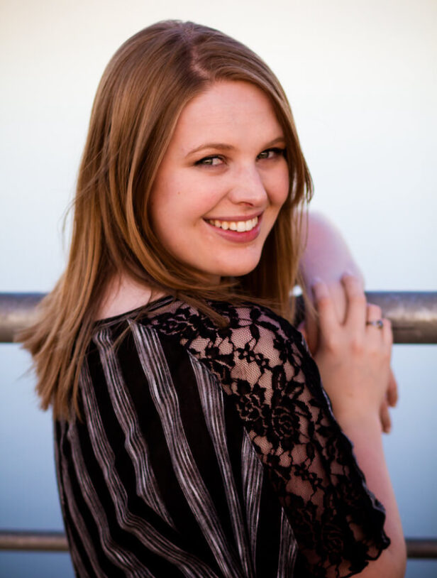 Headshot of Melanie Rhodes - personal development copywriter